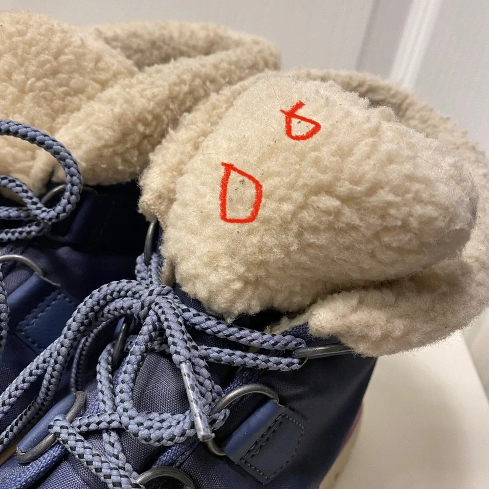 Sorel Cozy Carnival navy and black ankle boot sz 8 - Picture 12 of 13